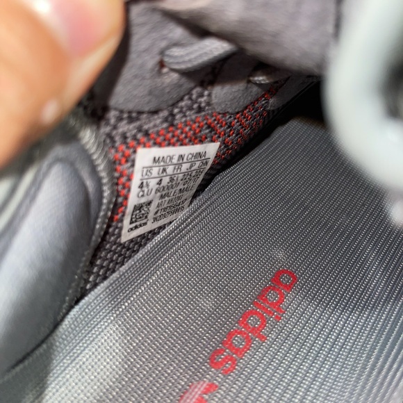 Adidas Yeezy Boost 350 V2 - Picture 9 of 11